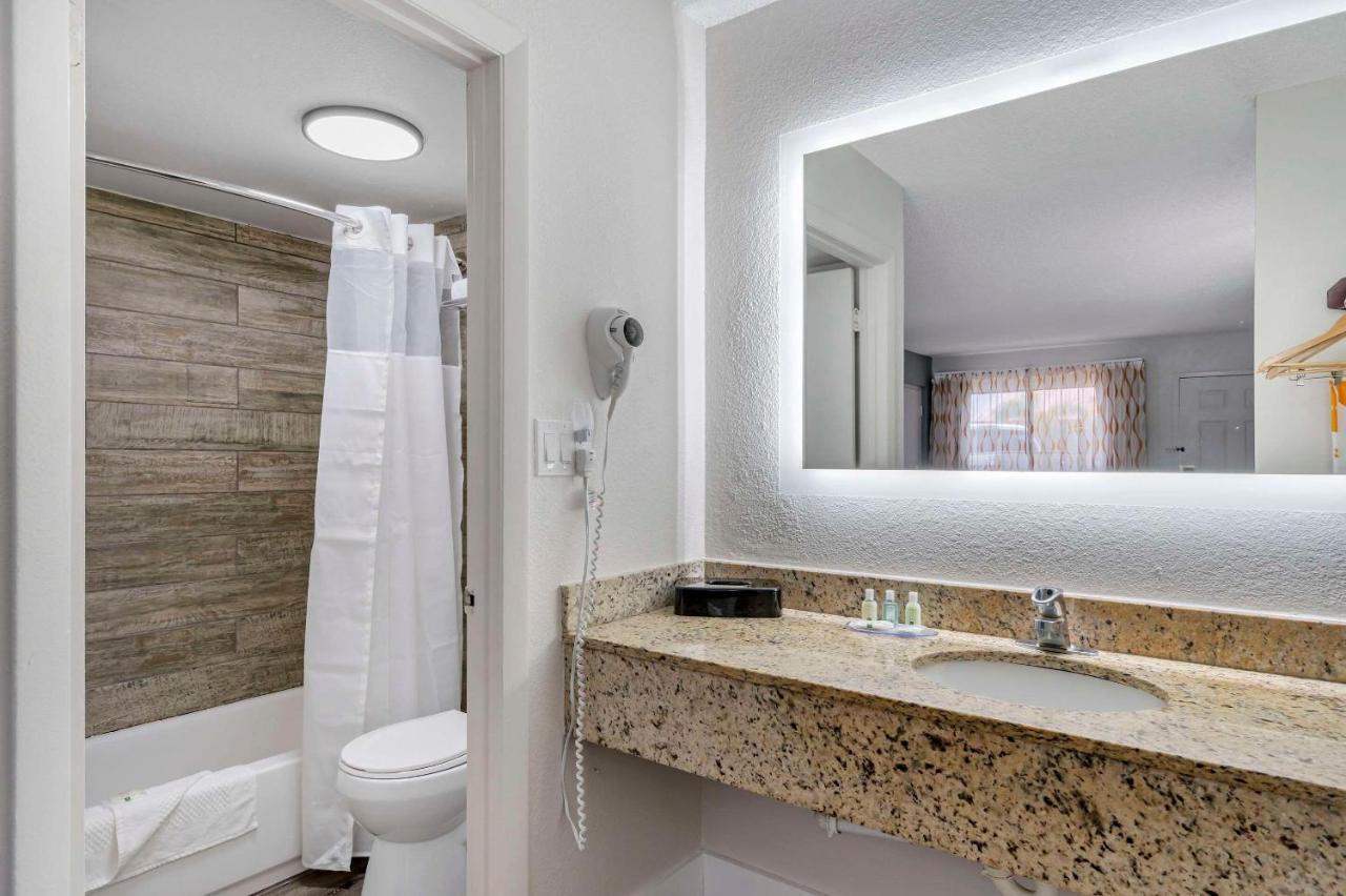 Quality Inn & Suites Orlando East - Ucf Area Alafaya Ngoại thất bức ảnh