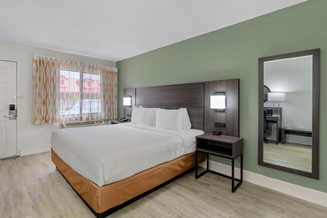 Quality Inn & Suites Orlando East - Ucf Area Alafaya Ngoại thất bức ảnh