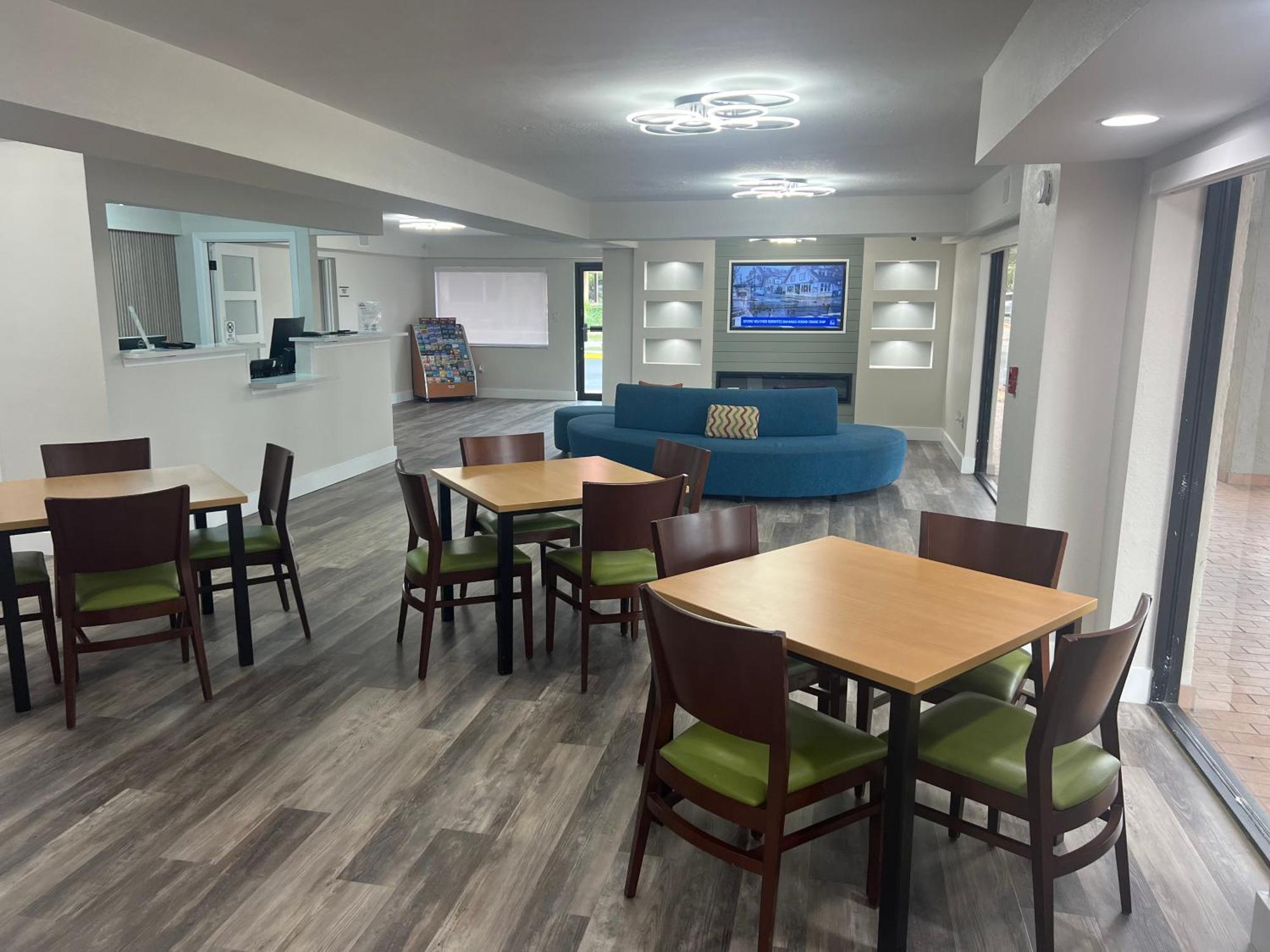 Quality Inn & Suites Orlando East - Ucf Area Alafaya Ngoại thất bức ảnh