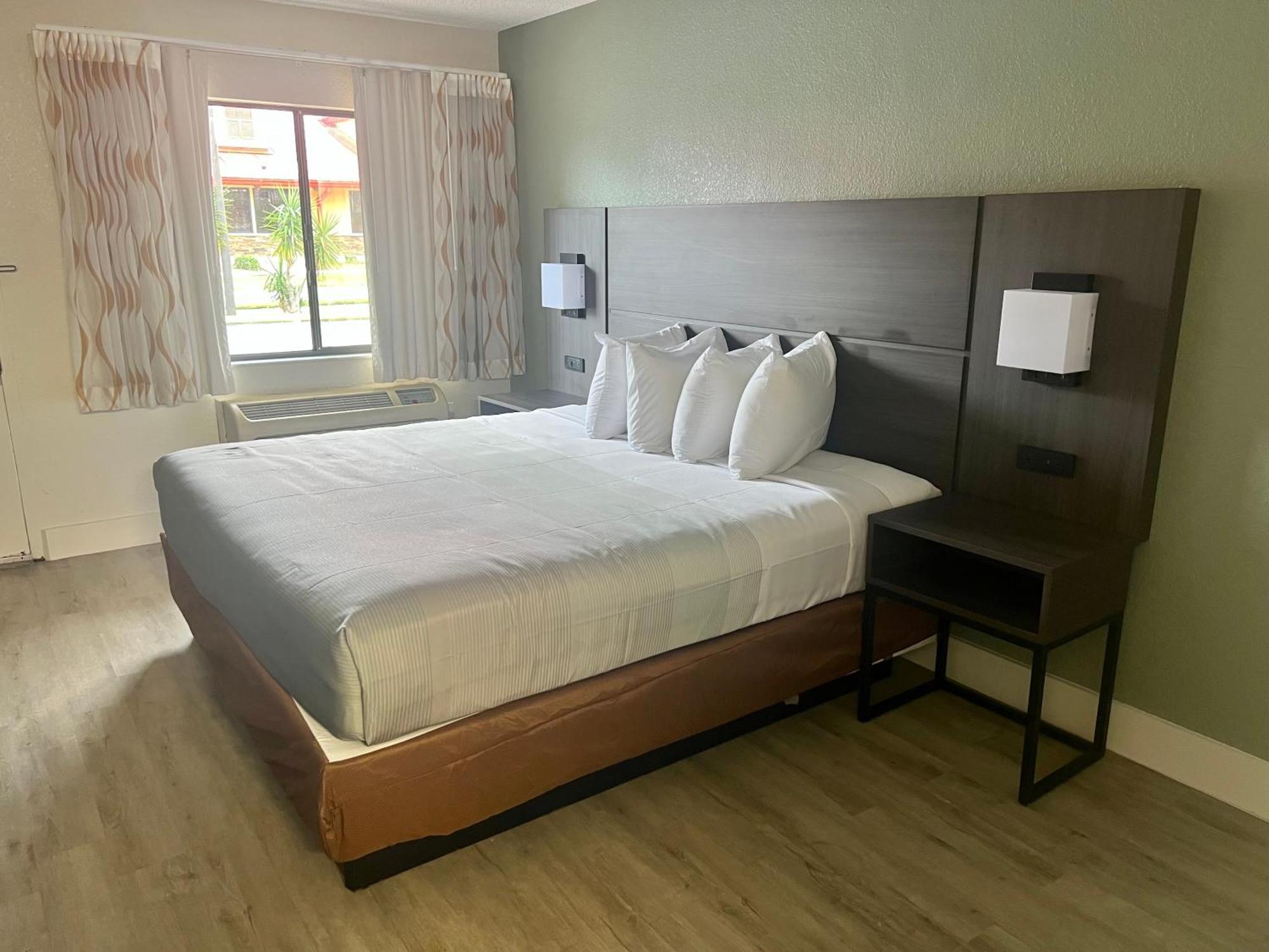 Quality Inn & Suites Orlando East - Ucf Area Alafaya Ngoại thất bức ảnh